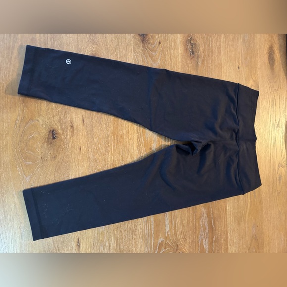 Lululemon Black Leggings - Astro Wunder Under V waist Size 6 - 21” Luon Fabric - Picture 5 of 11
